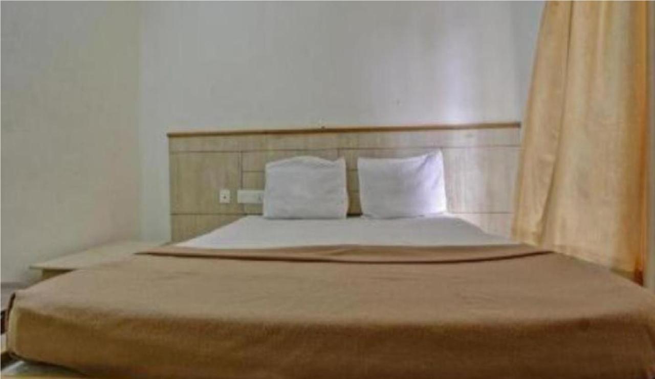 Hotel Chandrawali By Wb Inn Ballia Eksteriør billede